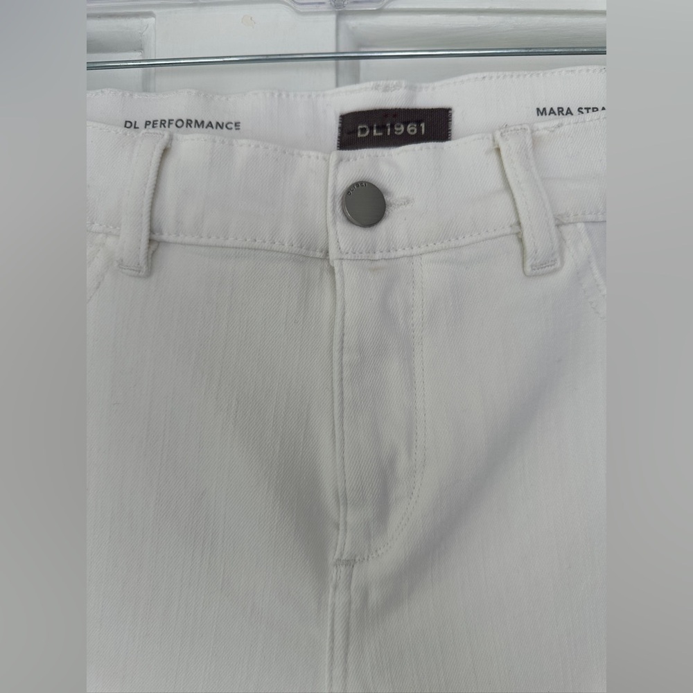DL1961 Mid Rise Instasculpt Ankle Length Straight Leg White Jeans in Size 28 - Picture 7 of 15